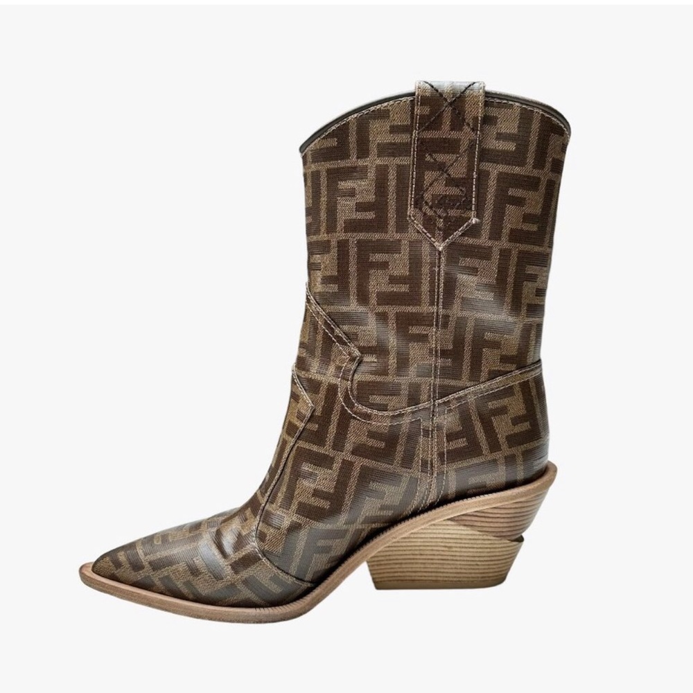 Fendi cowboy logo boots